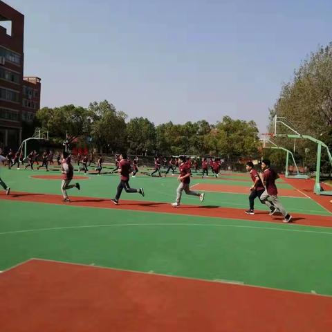 在实践中前行                             ——暨阳初中体育组教学研讨活动