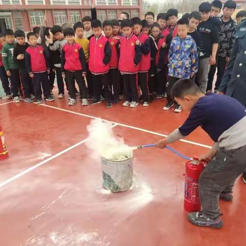 蔡王小学防火演练