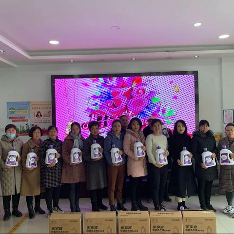 太西街道威远门北路社区党委开展“弘扬新风尚·巾帼展风采”三八职工趣味竞赛活动