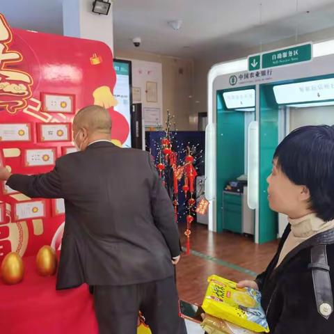 大学城支行鸣谦分理处开展“闹元宵，猜灯谜”主题厅堂活动