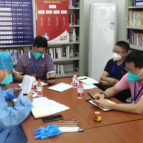 荣延松在包点社区主持办公会对打赢第二轮战役进行部署