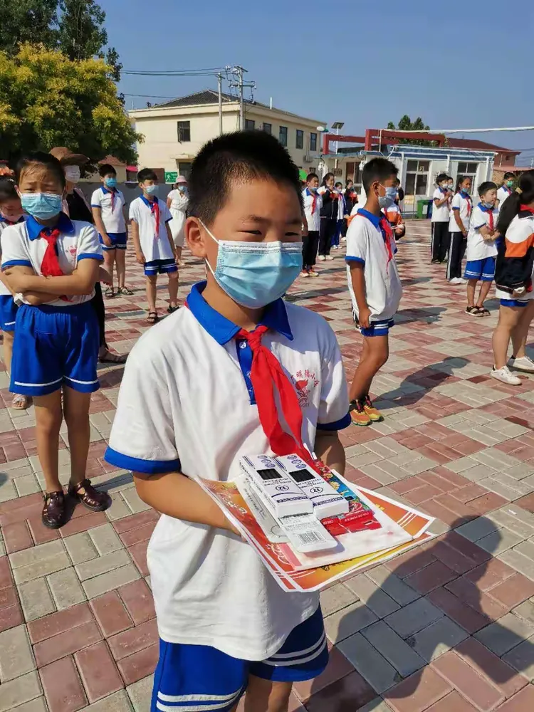 梅厂小学召开优秀学生文明学生表彰大会