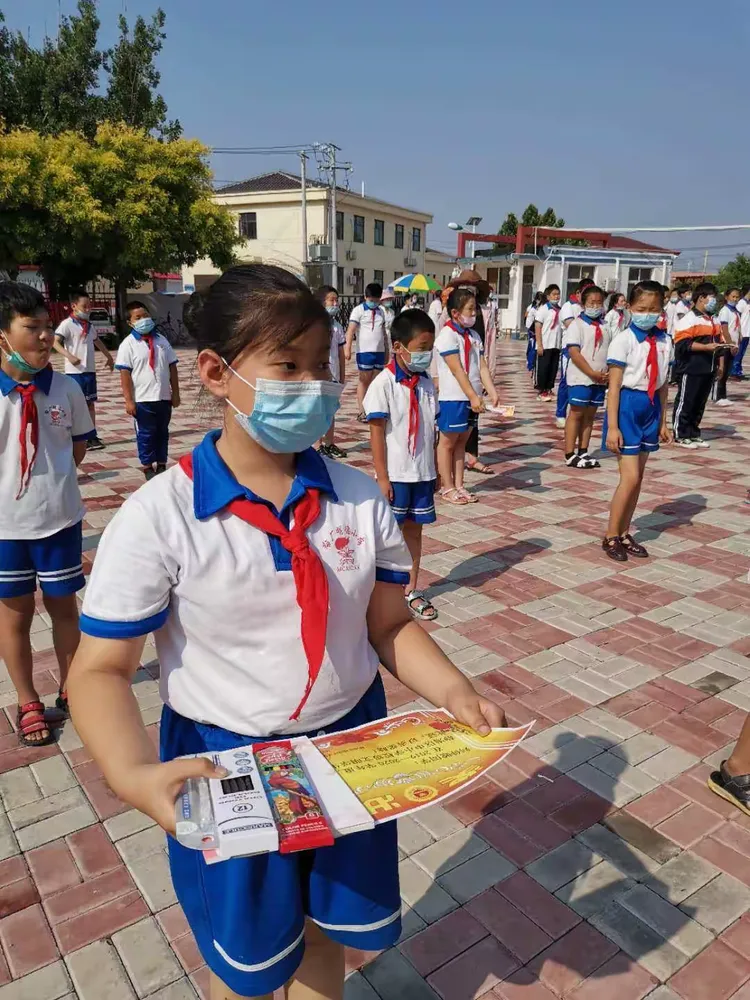 梅厂小学召开优秀学生文明学生表彰大会