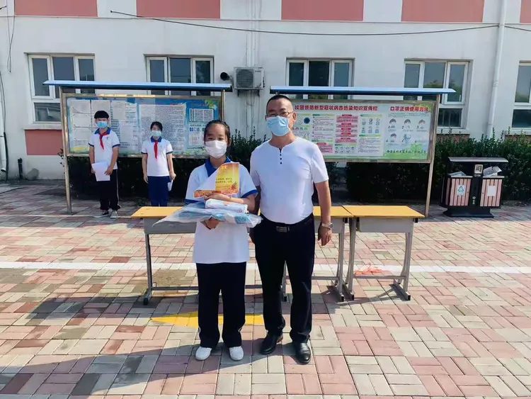 梅厂小学召开优秀学生文明学生表彰大会