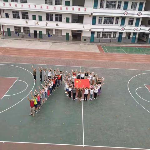 尊重关爱教师，弘扬崇高师德