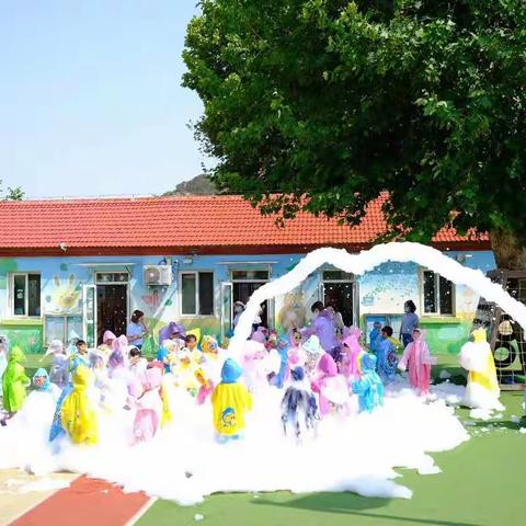 幸福童年——祝中二班的小朋友们儿童节快乐！