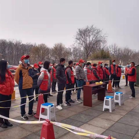 疫情无情人有情 防疫一线“志愿红”