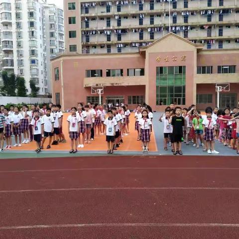 《海南昌茂花园学校小学部》住校生早操生活记录