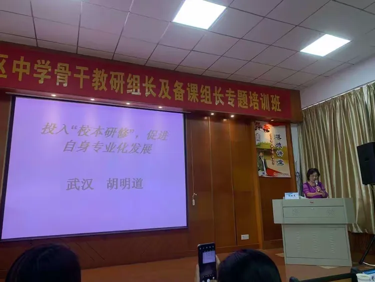 被他"做一行爱一行"的止于至善精神感动了 徐老师桃李满天下,得益于他