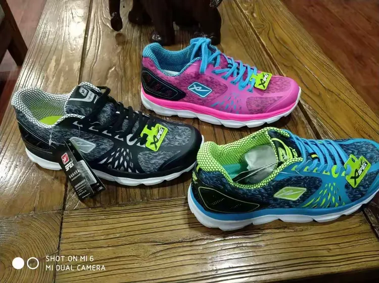 辛逸~中考鞋第一品牌！家长学生信任的品牌。专卖地址:大淄川东大小商品城3楼鑫健体育