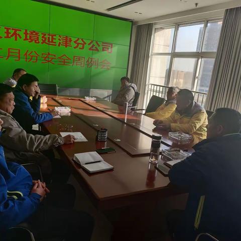 【润义延津分公司】做好垃圾清运，强化日常管理