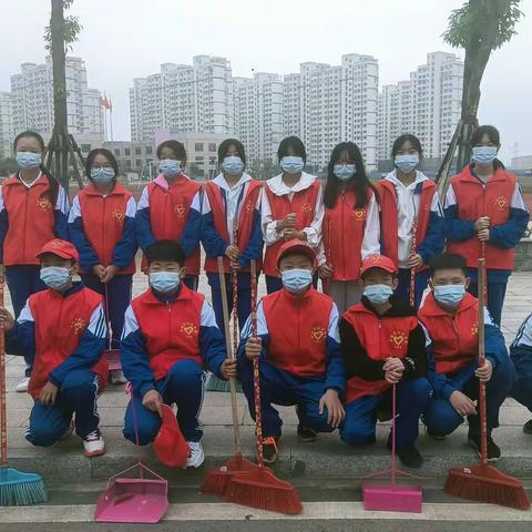 丰城市剑声中学志愿者服务在行动