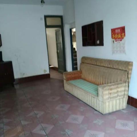 玉清巷5楼，3室2厅一厨一卫出租，4800元一年，通天然气。66669