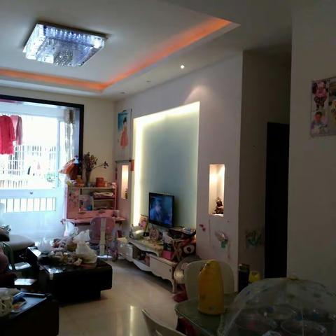 交警2大队附近小区房一楼出租9800元一年v66678v66669