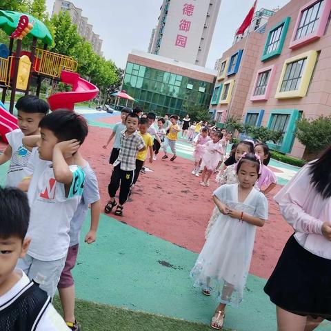 “惜别幼年时光，我们扬帆起航” ------五实小幼儿园太阳班毕业周活动