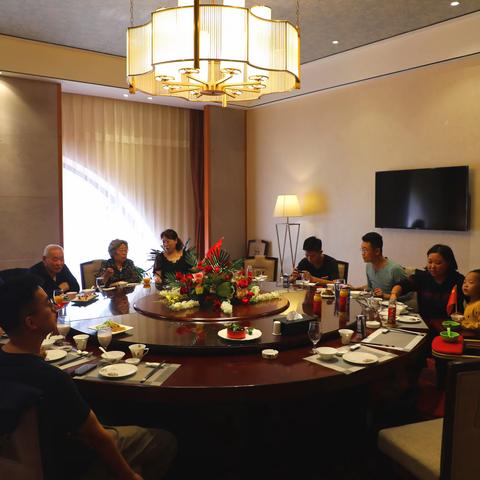 喜迎祖国华诞   家庭聚会祝福