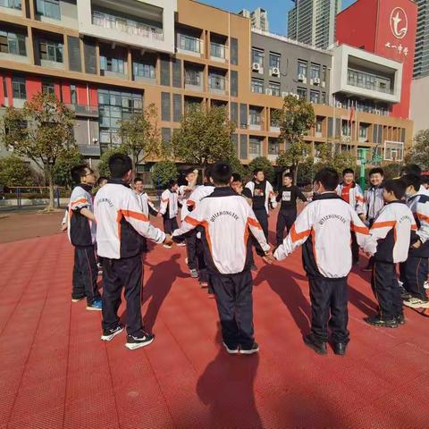 心手相印 快乐传递——武汉市七一中学春季户外心理团辅活动月