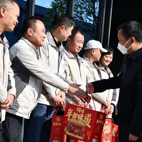 【新闻速递】何彬到湄潭复烤厂开展春节慰问