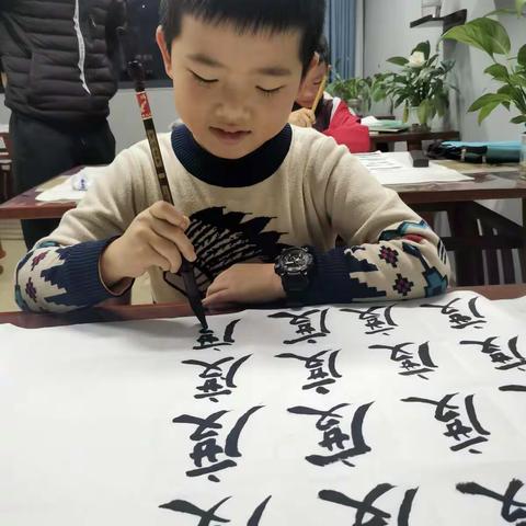 孩子们很认真