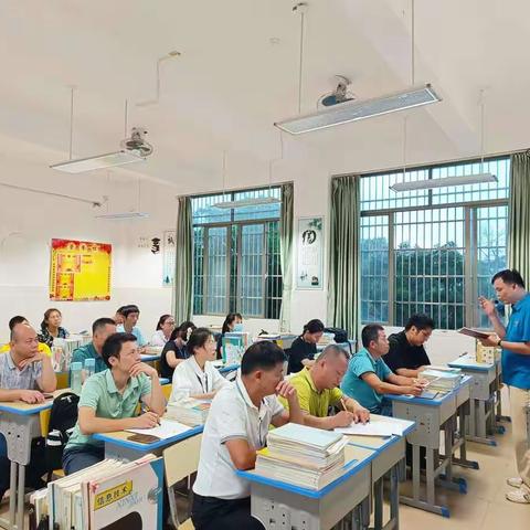 立足当下，砥砺前行——记屯昌县新兴中学七年级2022—2023学年度第一学期期中考试成绩分析会