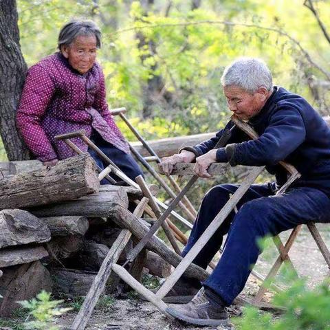 幸福生活靠勤芳