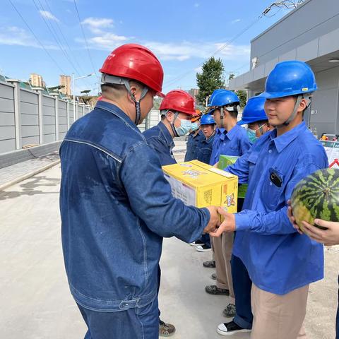 高新供电公司工会开展迎峰度夏慰问电网攻坚现场