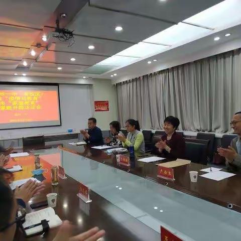 沃野汲取正夏雨，科研之花绽笑颜