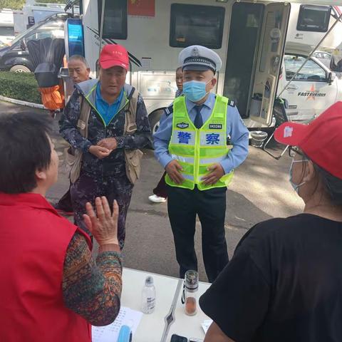 【武乡交警】严格核实太行红游房车信息，护航自驾露营旅游推广活动