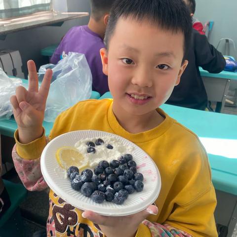 三二班劳动课——水果拼盘