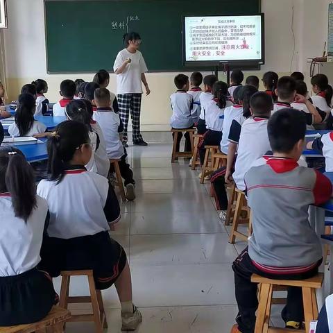 书记项目•芳华初绽 秀出风采——乌海市实验小学新教师汇报课活动