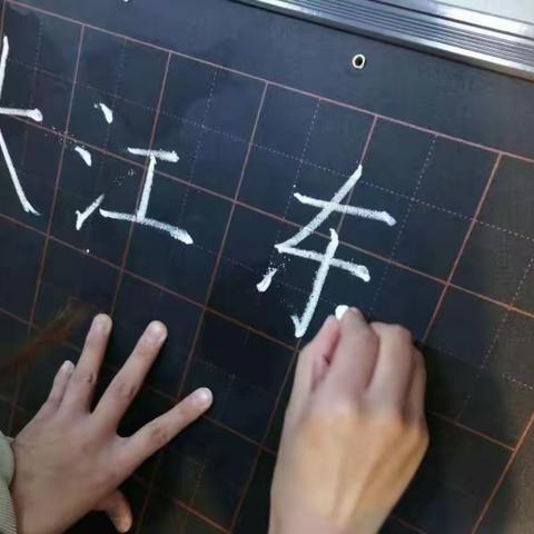 三字训练不停歇，润笔习字提素养——新元小学开展新教师假期“三字”基本功训练