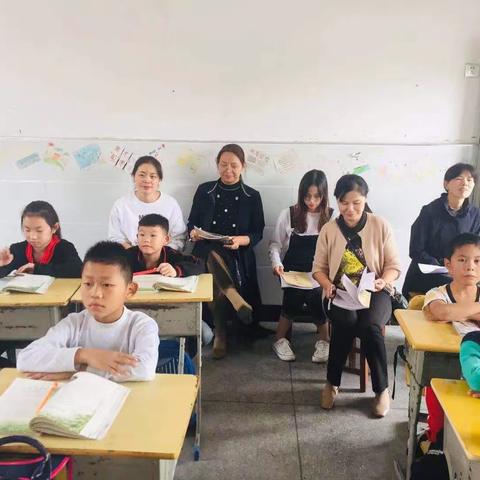 同中求异找差距，异中求同共成长——三里畈小学四年级语文组教研活动