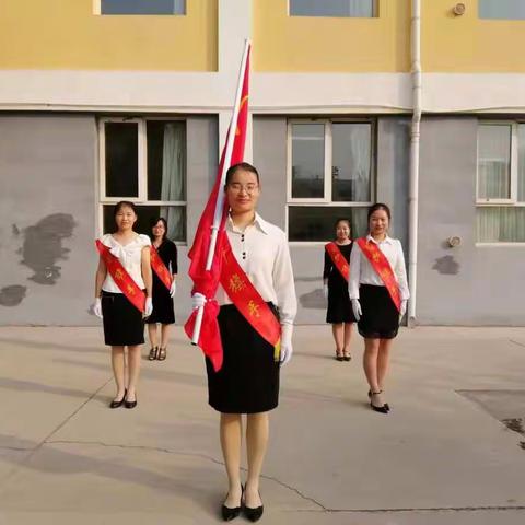 庆祝新中国70华诞，唱响新时代主旋律---松林店中心学校升国旗仪式暨签名活动