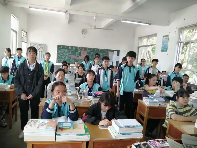 紫金县敬梓中学"防风险 保安全 迎大庆"专题家长会