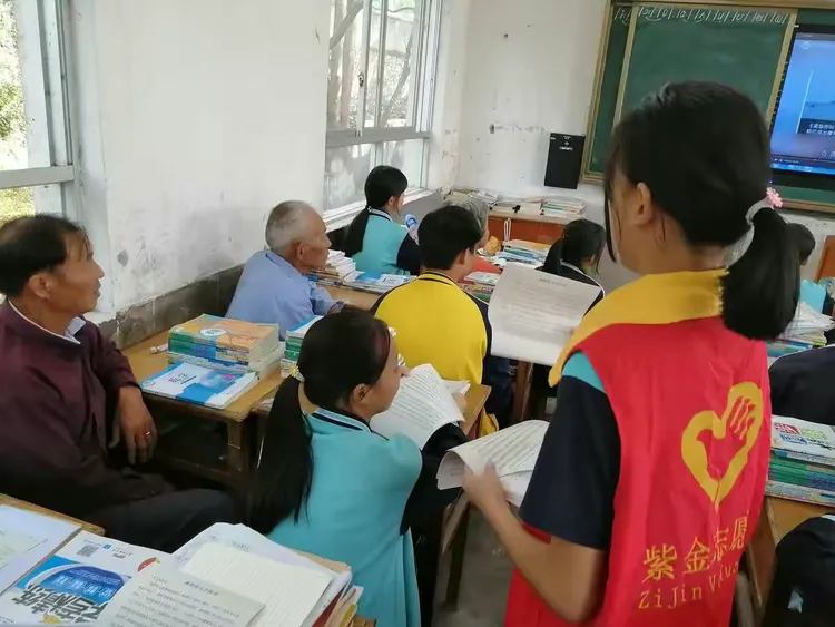 紫金县敬梓中学"防风险 保安全 迎大庆"专题家长会