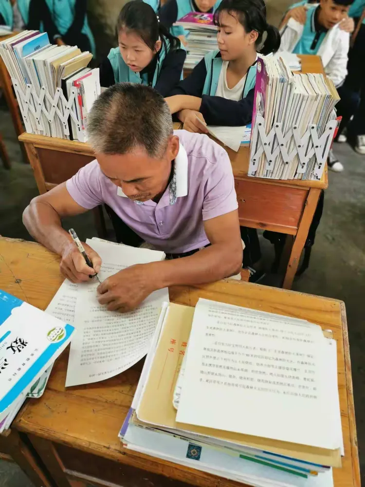 紫金县敬梓中学"防风险 保安全 迎大庆"专题家长会