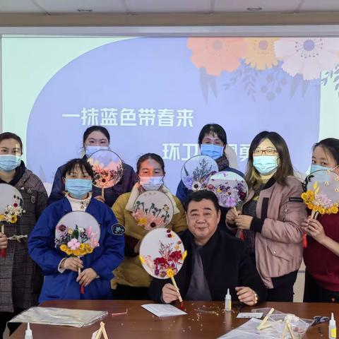 一抹蓝色带春来  环卫巾帼勇担当