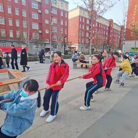 拔河比赛促团结 凝心聚力展风采——山城区第一小学开展寒假拔河比赛活动