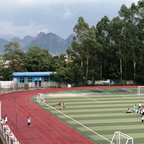 努力不负青春                                  一一2018届学长黄承棋励志报告会