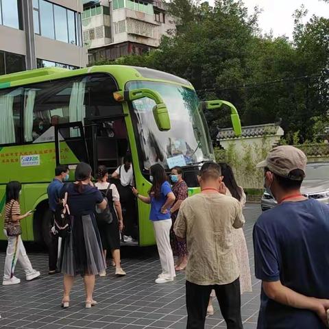 基地研修并举，专家引领齐飞