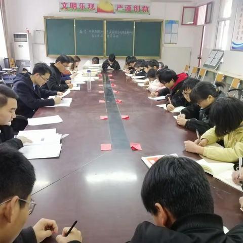 面对面相互交流，一对一答疑解惑，师生同心协力迎战21中考                     —盛湾一中召开班级优生座谈会