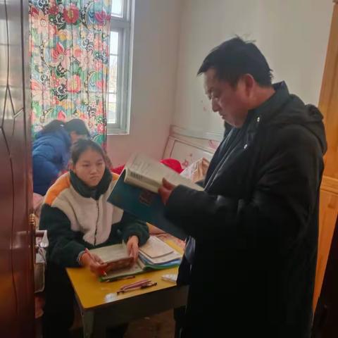 寒冬送温暖，座谈激立志                       －盛湾一中衡志伟校长网课家访、网课学习学生、家长座谈会纪实