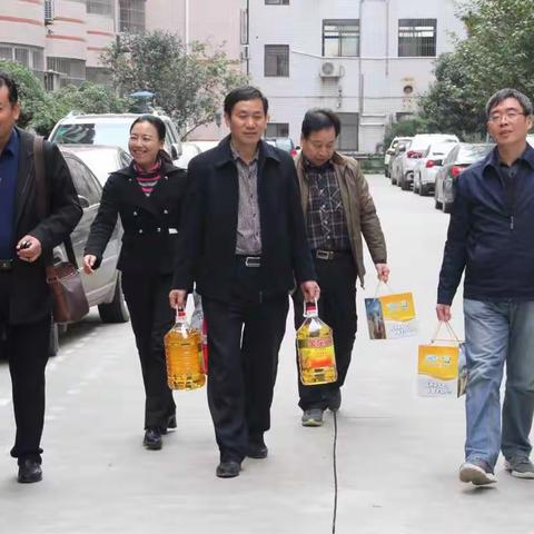 精心指导、亲切关怀—市局老干科来镇安局慰问退休老干部