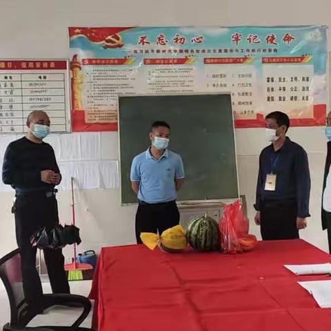 慰问送温暖，关怀暖师心——余干县教体局副局长走访五雷边远山区学校