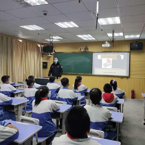 密山市连珠山镇小学开展《未成年人保护法》进校园宣传活动