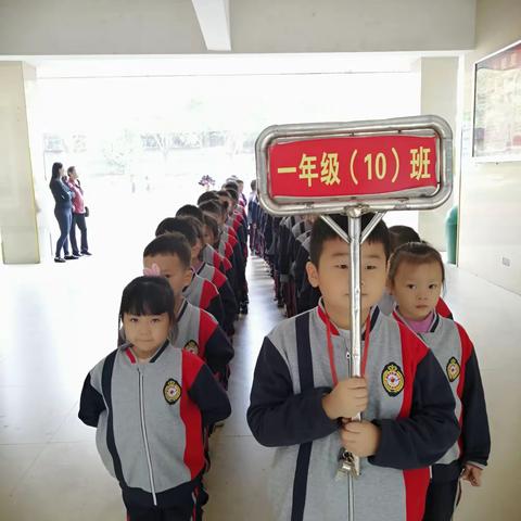 爱心暖冬日———一10班家长护学岗