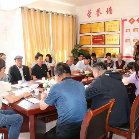 不忘初心跟党走---红墩界镇九年制学校第二季度党员大会