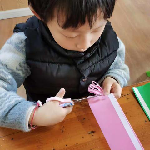 感恩三八——凯瑟幼儿园三八节活动《送个妈妈的礼物》