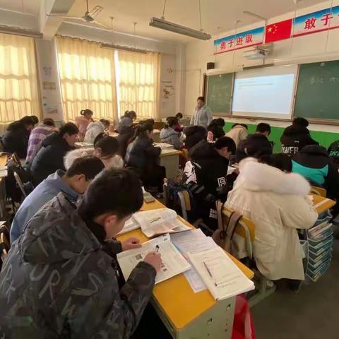 以评促教，以教促学——地方二中举行历史听评课活动