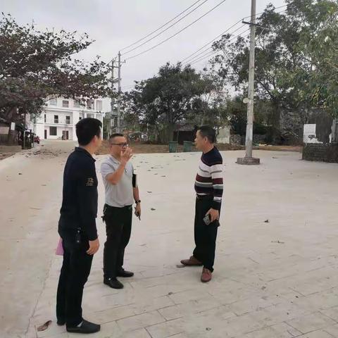 临高县双创办到新盈镇督导镇村环境卫生综合整治